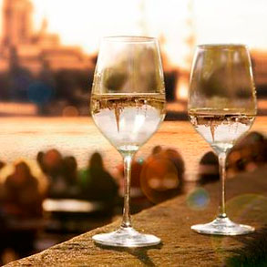 ¿Sabes cuándo ofrecer vino blanco a tus clientes?