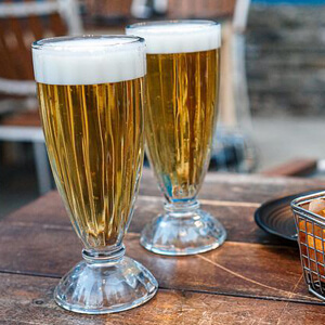 ¿Por qué invertir en barriles de cerveza con alcohol en tu bar?