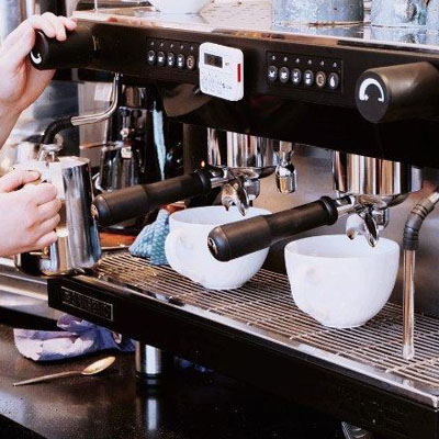 Tendencias y tecnologías en equipos de café para bares: Innovación en cada taza