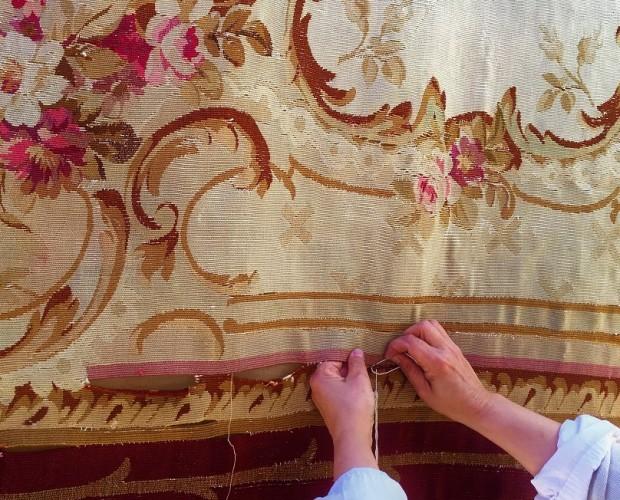 Restauración tapiz. Hacemos la limpieza y restauración de tapices antiguos y modernos. Ofrecemos una reconstrucción total de las piezas.