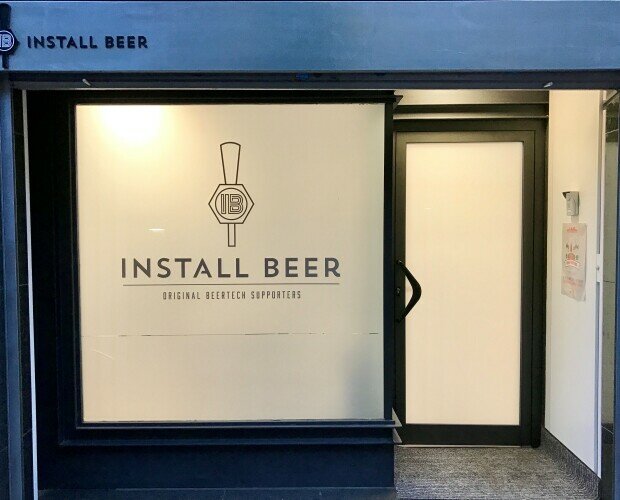 Oficina Install Beer. Puerta de acceso a nuestras instalaciones