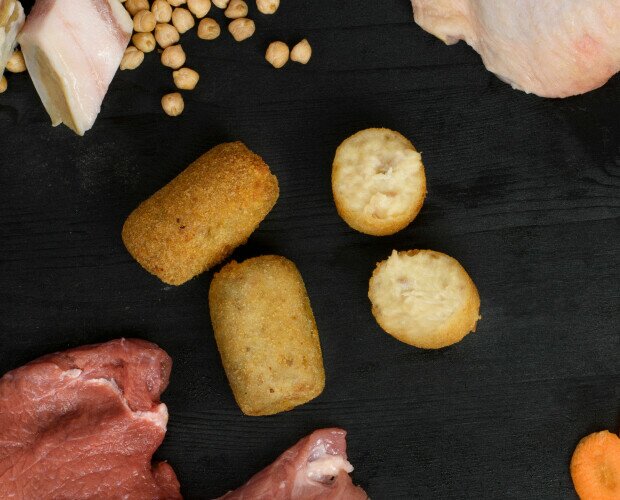 Croquetas de cocido con pringa. Croquetas de cocido, jamón, carne de cerdo y ternera, pollo, panceta y tocino