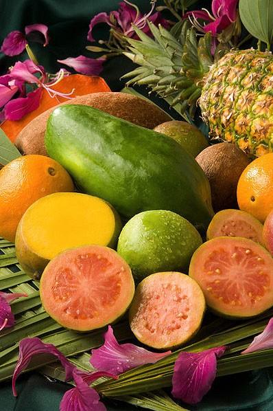 Frutas. Frutas tropicales y étnicas: piña, aguacate, plátano, ají...