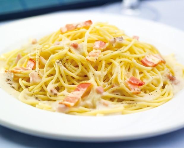 Spaghetti. Spaghetti a la-carbonara