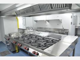 Mantenimiento y Reparación de Equipamiento de Bares. Mantenimiento y reparación de cocinas industriales 