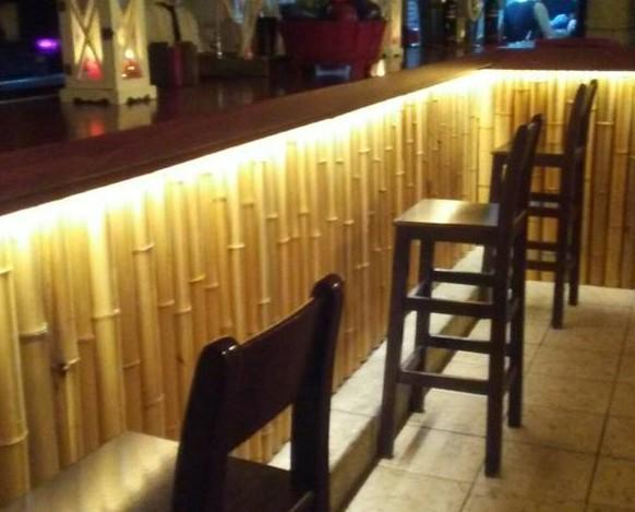 Barra de bar. Barra de bar con bambú