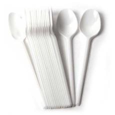Cubiertos de plástico. Cucharas, tenedores y cuchillos de plástico
