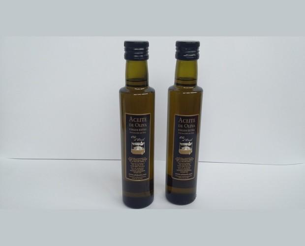Aceite de oliva virgen extra. Aceite de oliva en botellas