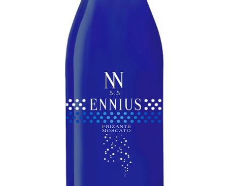 Ennius Oceanic. Frizzante elaborado con uva Moscato. De color azulado.