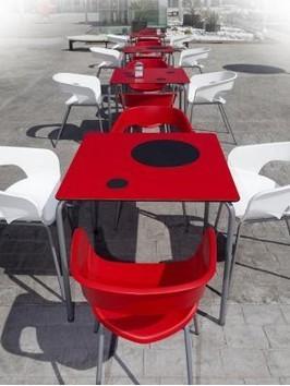 Mesa roja. Muebles con diseño