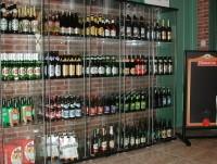 Cerveza Artesanal. Sala de exposición de cervezas de importación.